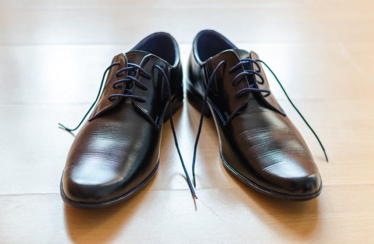 Męskie buty taneczne – jakie wybrać do tańców standardowych?
